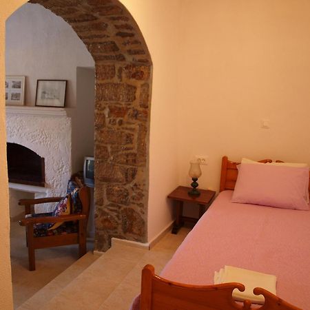 Marina Studios Symi Rum bild