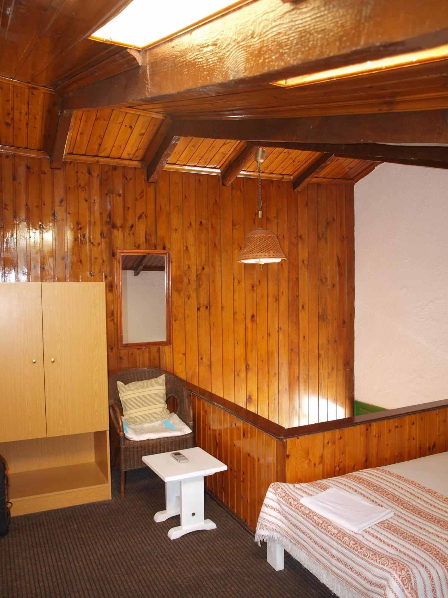 Marina Studios Symi Rum bild