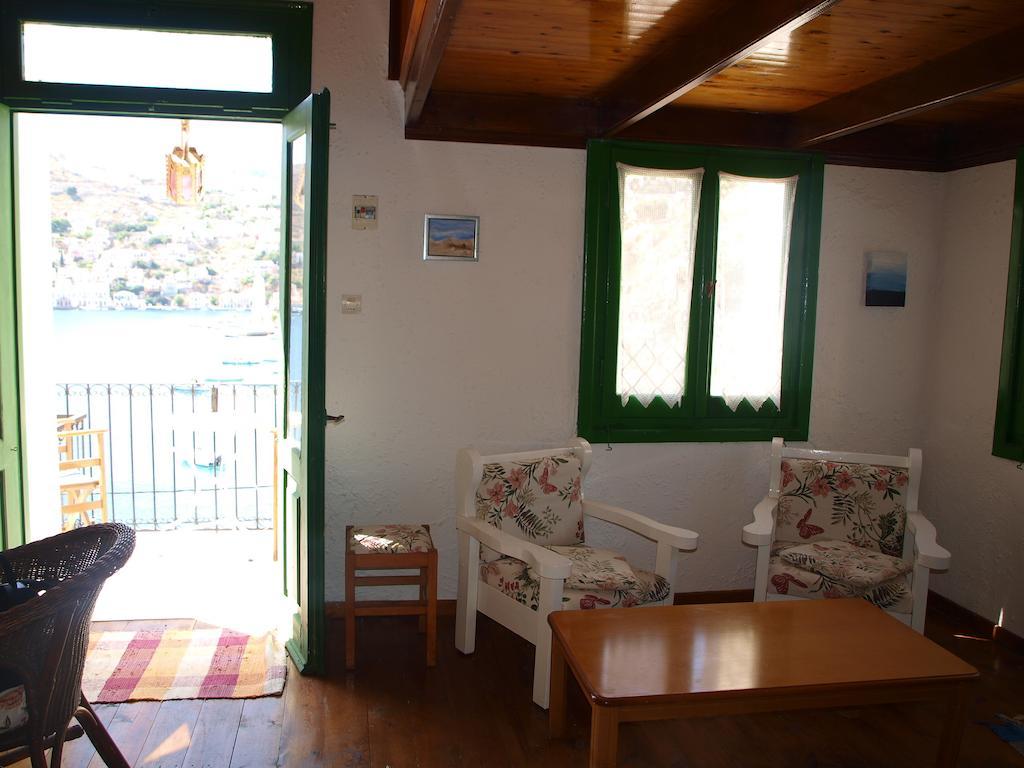 Marina Studios Symi Rum bild