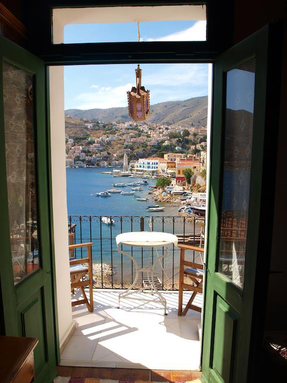 Marina Studios Symi Rum bild