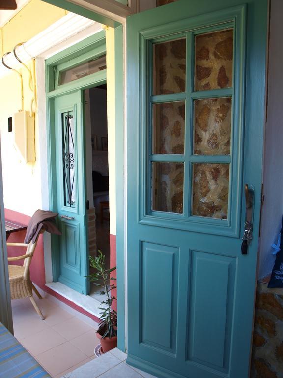 Marina Studios Symi Rum bild
